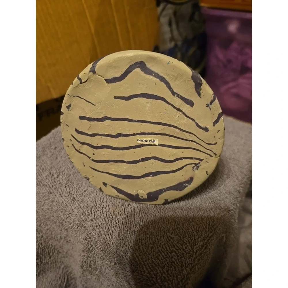 Christmas-themed candle‎ holder